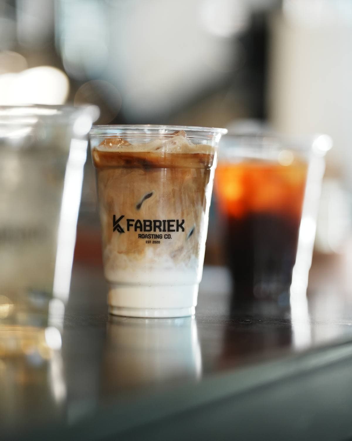 Barda FABRIEK Roasting Co. logolu bardakta soğuk kahve
